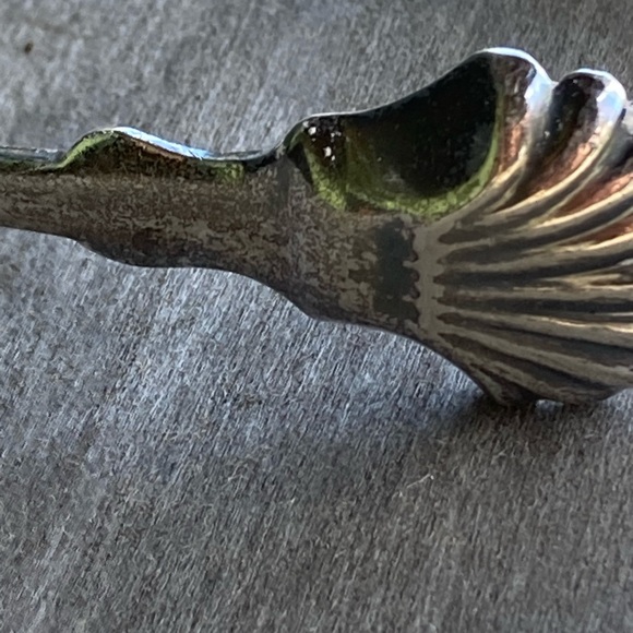 Vintage | English Sugar Tongs with Shell Design - Picture 13 of 13